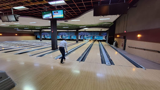 Bowling Alley «Strike Ten Lanes & Lounge», reviews and photos, 800 E Nerge Rd, Roselle, IL 60172, USA