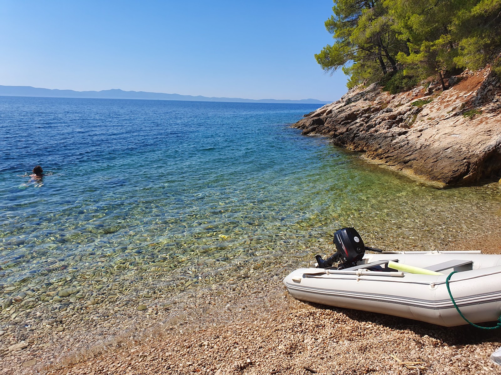 Fotografija Veprinova beach in naselje