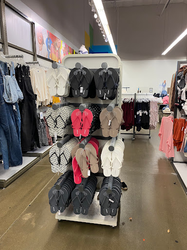 Clothing Store «Old Navy», reviews and photos, 3581 N Freeway Blvd, Sacramento, CA 95834, USA