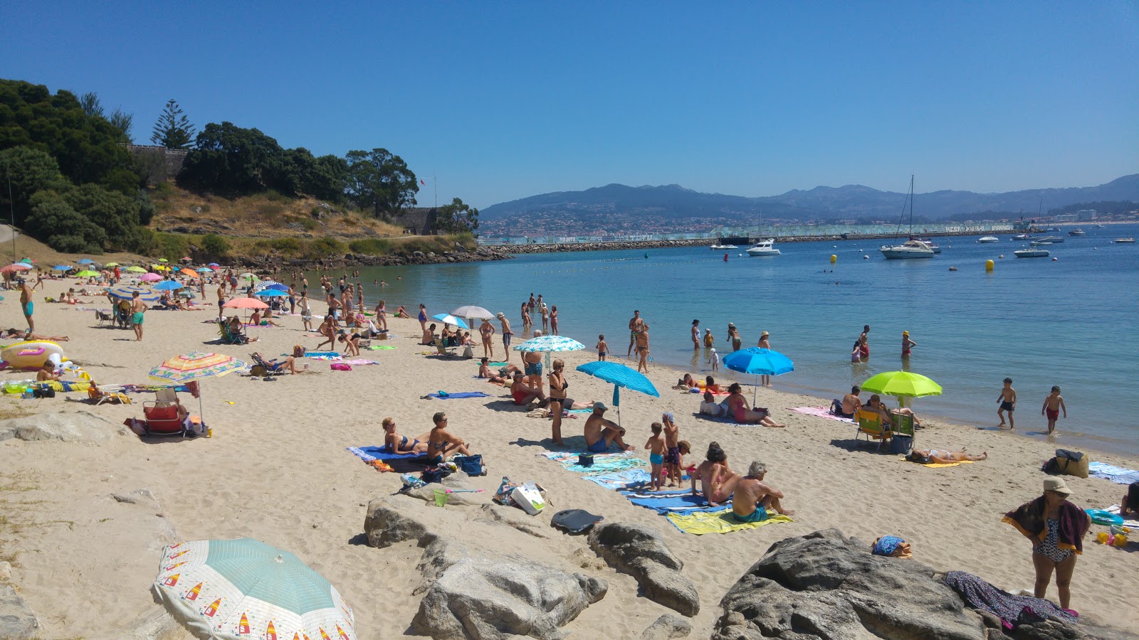 Praia da Barbeira'in fotoğrafı geniş ile birlikte