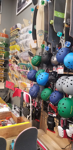 Snowboard Shop «Milo Snow and skate», reviews and photos, 905 Lincoln Way #300, Auburn, CA 95603, USA