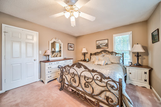 Real Estate Agents «Stephanie McCarty, Canton Woodstock real estate, Berkshire Hathaway HomeServices Georgia Properties», reviews and photos, 1351 Riverstone Pkwy #100, Canton, GA 30114, USA