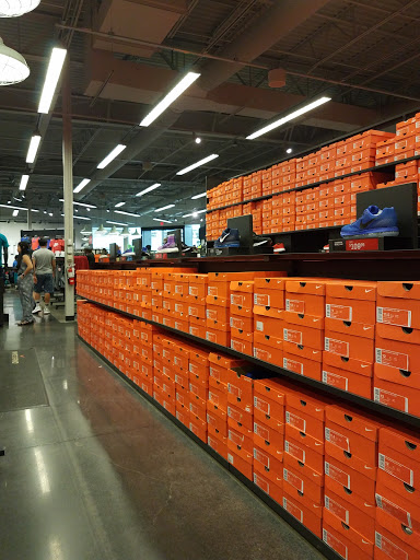 Clothing Store «Nike Factory Store», reviews and photos, 1101 Outlet Collection Way, Auburn, WA 98001, USA