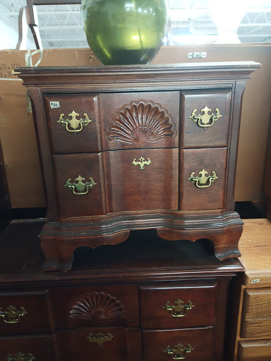 Used Furniture Store «C&D Second Chance», reviews and photos, 201 N Poplar Ave, Sanford, FL 32771, USA