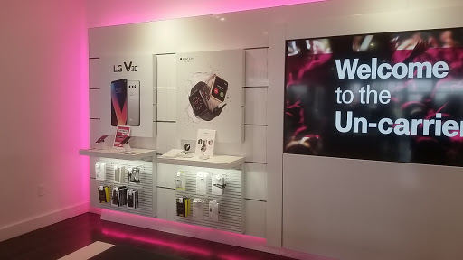 Cell Phone Store «T-Mobile», reviews and photos, 1330 N Ed Carey Dr, Harlingen, TX 78550, USA