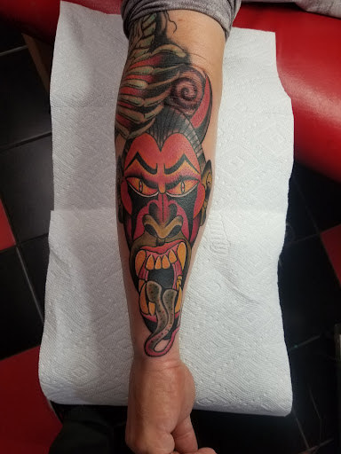 Tattoo Shop «Atomic Tattoos», reviews and photos, 1507 E North Ave, Milwaukee, WI 53202, USA