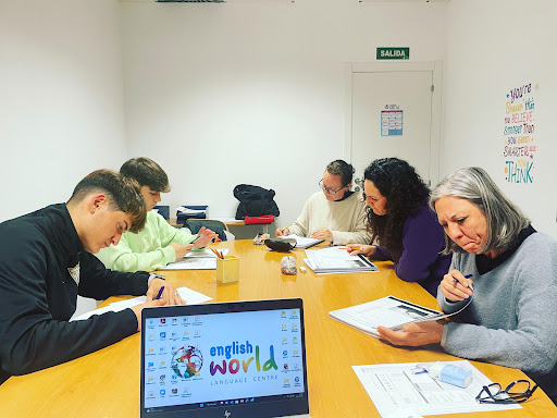 English World Language Centre, Escuela de inglés en Gines,Sevilla