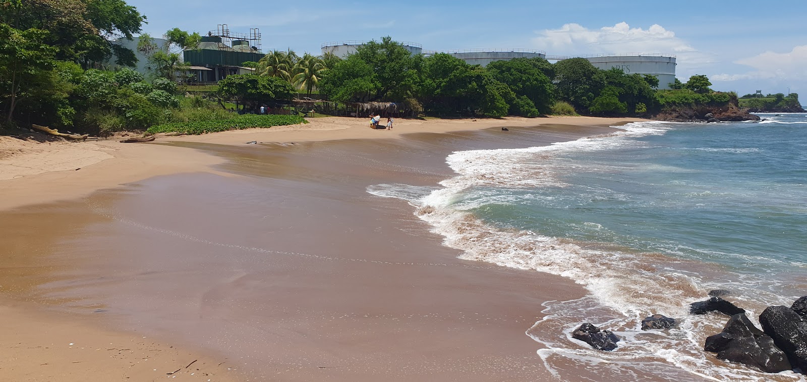 Foto de Flowers Beach com praia espaçosa