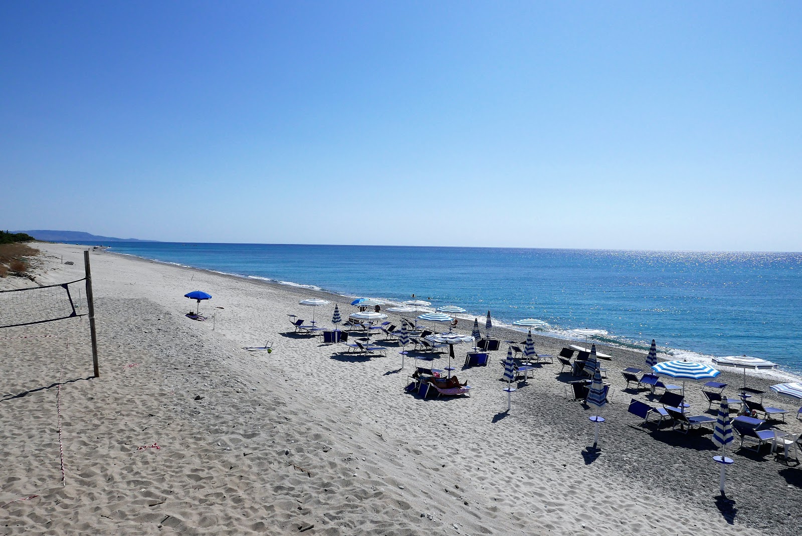 Fotografie cu Portigliola's Beach cu o suprafață de nisip gri și pietricel