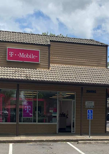 Cell Phone Store «T-Mobile», reviews and photos, 29890 Town Center Loop W Suite F, Wilsonville, OR 97070, USA