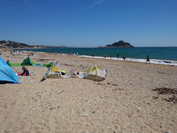 Photo de Long Rock Beach avec rivage droit, long
