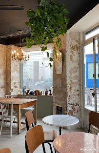 Atmosphère du Restaurant servant le petit-déjeuner ISO. Café BIO -Lunch- Brunch-Pâtissier Glacier artisanal à Paris - n°14