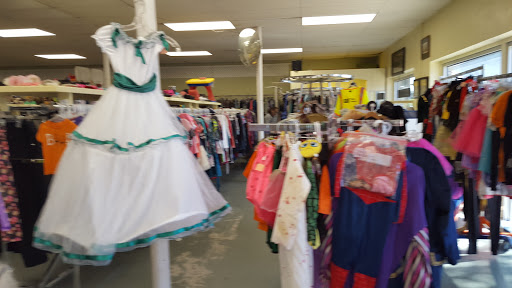 Used Clothing Store «T.E.A.M. Resale Shop», reviews and photos, 300 W Main St, Tomball, TX 77375, USA