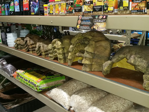 Pet Store «Gills And Thrills Pet Shop», reviews and photos, 204 E 8th St, Lockport, IL 60441, USA