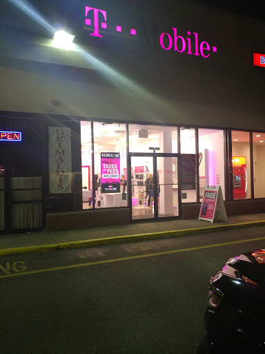 Cell Phone Store «T-Mobile», reviews and photos, 242-02 61st Ave, Douglaston, NY 11362, USA