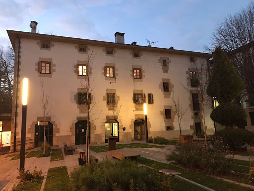 Bikain Centro de reconocimiento de conductores y armas Oñati en Oñati, Guipúzcoa