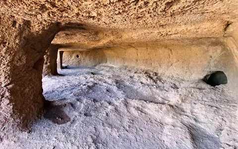 Cueva de Cuatro Puertas image