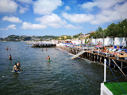 Foto von Lucrino Beach - beliebter Ort unter Entspannungskennern