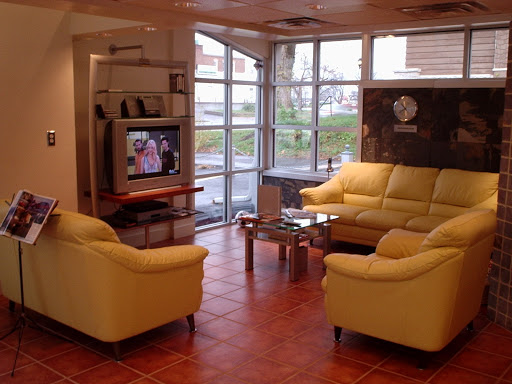 Used Car Dealer «Autobahn», reviews and photos, 1111 Westport Rd, Kansas City, MO 64111, USA