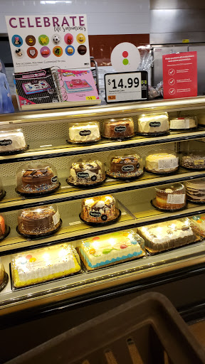 Grocery Store «Super Stop & Shop», reviews and photos, 600 Kinderkamack Rd, Emerson, NJ 07630, USA