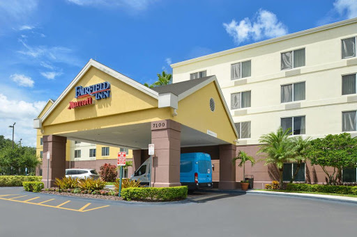 Hotel «Fairfield Inn & Suites by Marriott Orlando at SeaWorld®», reviews and photos, 10815 International Dr, Orlando, FL 32821, USA