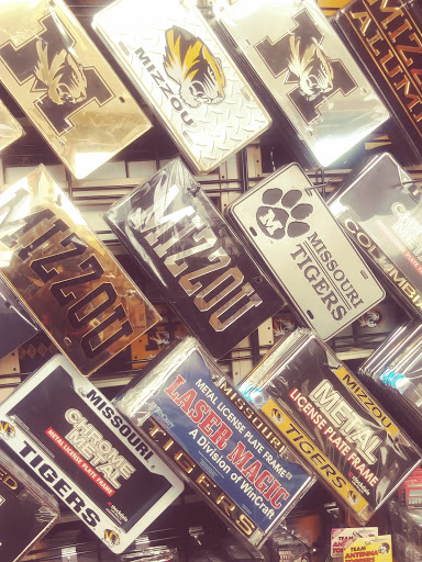 Sportswear Store «Rally House Boardwalk», reviews and photos, 8650 N Boardwalk Ave, Kansas City, MO 64154, USA