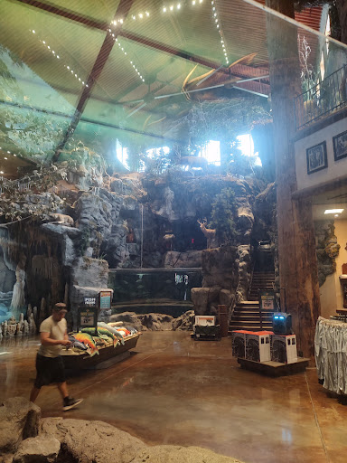 Sporting Goods Store «Bass Pro Shops», reviews and photos, 11550 Lakeridge Pkwy, Ashland, VA 23005, USA