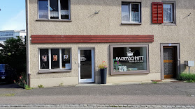 Kaiserschnitt Hair-Styling