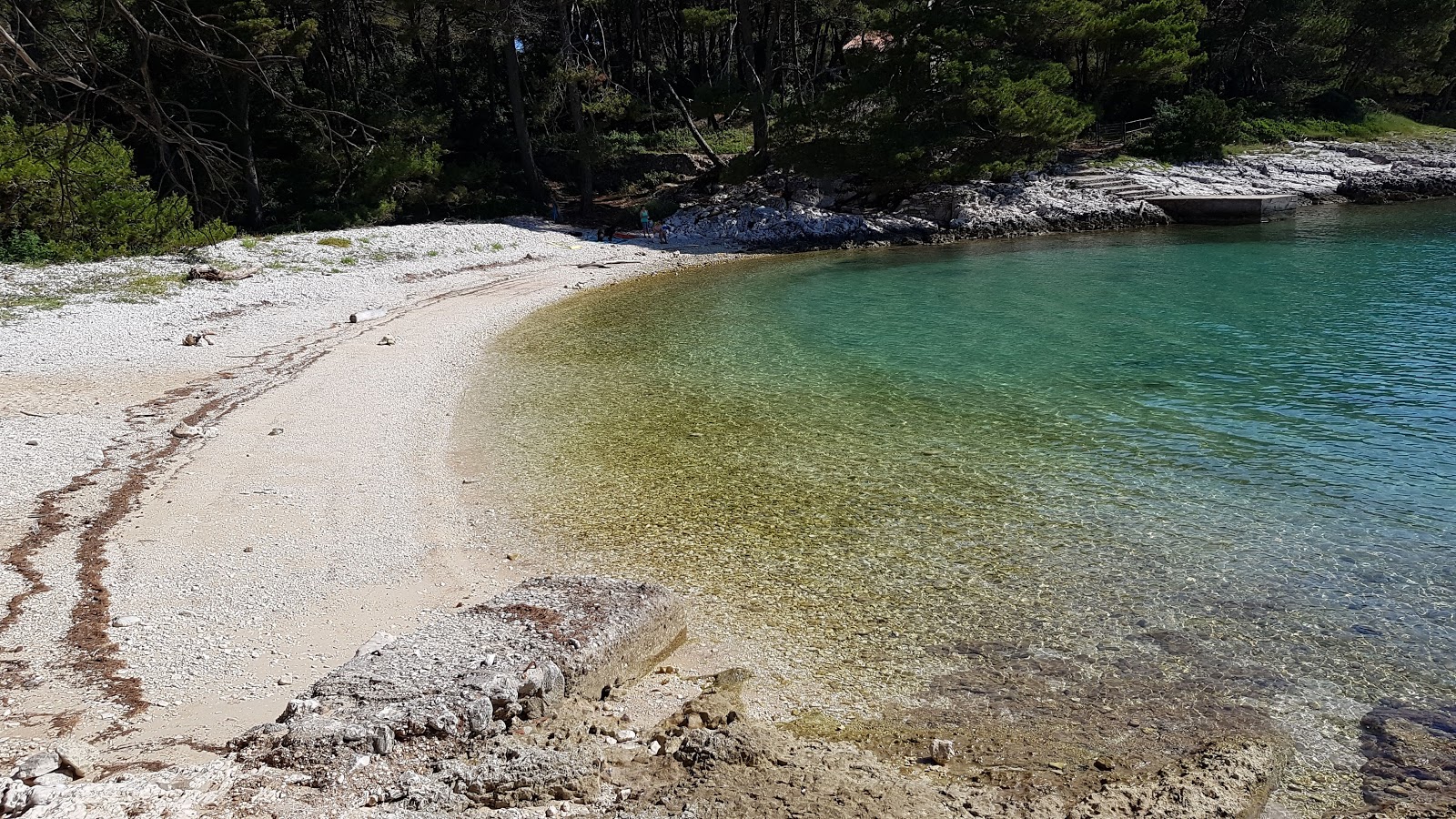 Foto di Plaza Zabodarski con una superficie del acqua cristallina