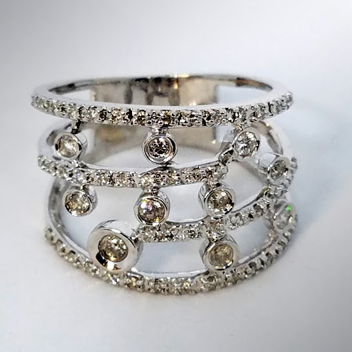 Jewelry Store «Saatchi Jewelry», reviews and photos, 4545 Austin Blvd, Island Park, NY 11558, USA