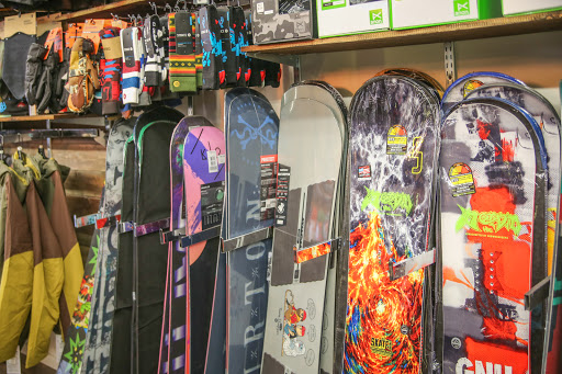 Snowboard Shop «The Vault - Snowboards & Skateboards», reviews and photos, 227 G St, Davis, CA 95616, USA