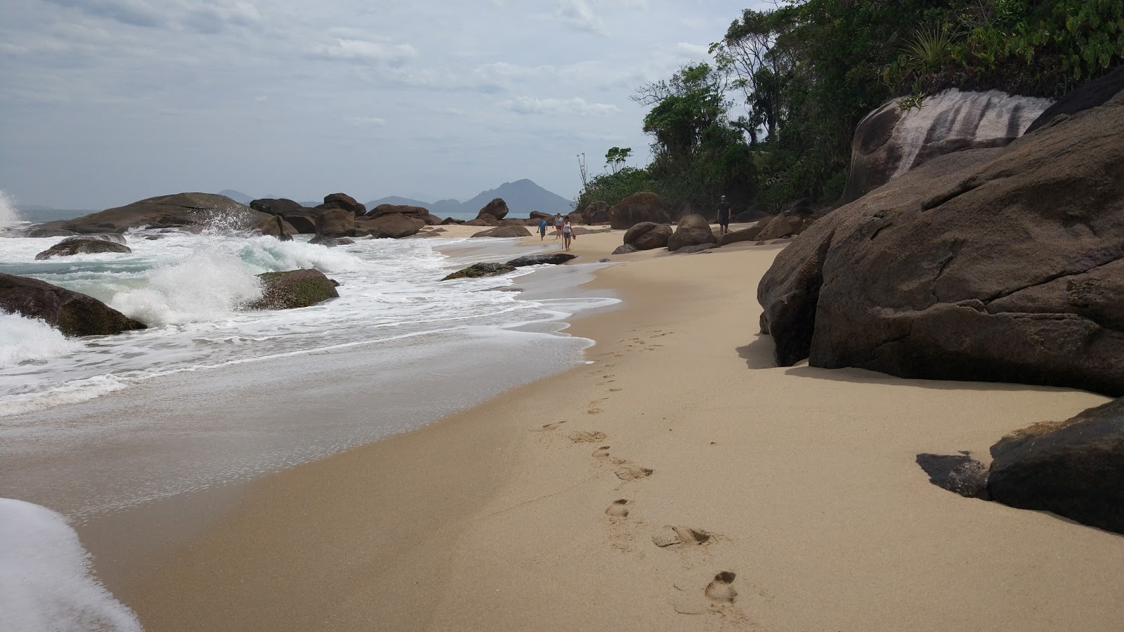 Foto di Praia Brava De Itamambuca con una superficie del sabbia beige