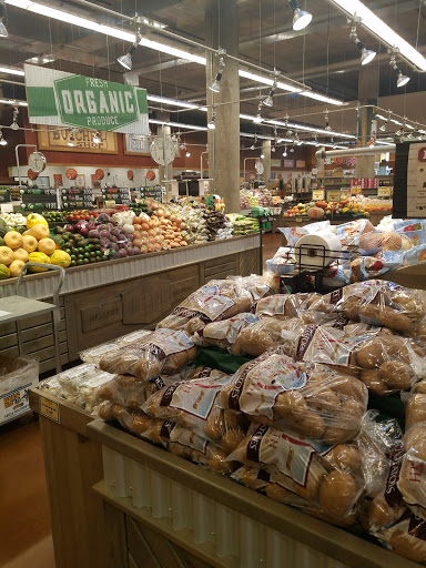 Grocery Store «Fresh Thyme Farmers Market - Milwaukee», reviews and photos, 470 E Pleasant St, Milwaukee, WI 53202, USA