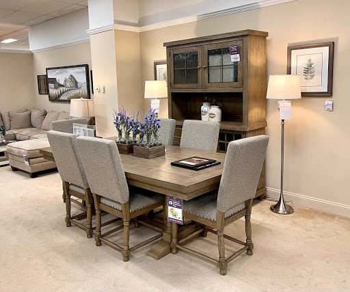 Furniture Store «Raymour & Flanigan Furniture and Mattress Store», reviews and photos, 629 Snyder Rd, Reading, PA 19605, USA