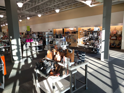 Shoe Store «DSW Designer Shoe Warehouse», reviews and photos, 28700 Telegraph Rd, Southfield, MI 48034, USA