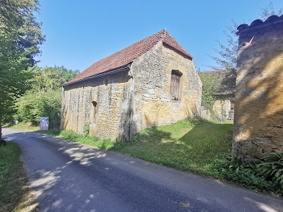 Parking voitures du château de Commarque (P1) à Les Eyzies