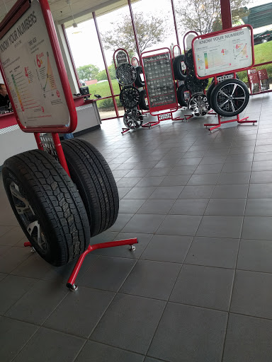 Tire Shop «Discount Tire Store - Palatine, IL», reviews and photos, 1940 N Rand Rd, Palatine, IL 60074, USA