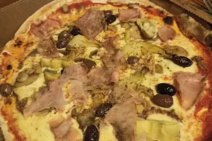 Pizzeria live image