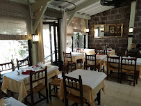 Atmosphère du Restaurant basque Restaurant Oillarburu à Saint-Jean-Pied-de-Port - n°17