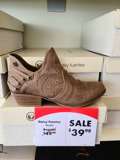 Shoe Store «Shoe Carnival», reviews and photos, 11772 W 95th St, Overland Park, KS 66214, USA