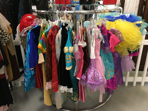 Thrift Store «Second Impressions Upscale Thrift Store», reviews and photos, 3750 S Westnedge Ave, Kalamazoo, MI 49008, USA