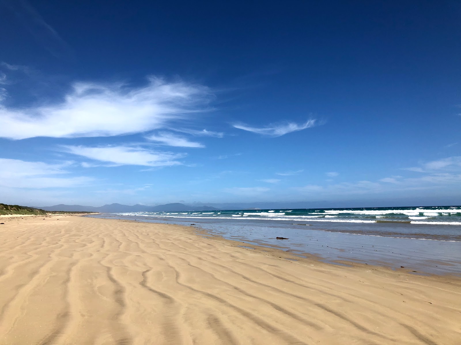 Foto van Waratah Shallow Beach met helder zand oppervlakte