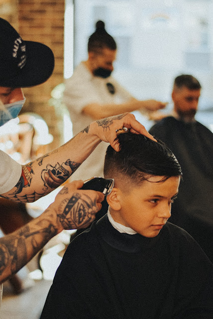 L'Hôte Antique Barber Shop