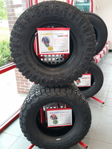 Tire Shop «Discount Tire Store - Maple Grove, MN», reviews and photos, 16485 County Rd 30, Maple Grove, MN 55311, USA