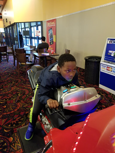 Movie Theater «Regal Cinemas Hooksett 8», reviews and photos, 100 Technology Dr, Hooksett, NH 03106, USA