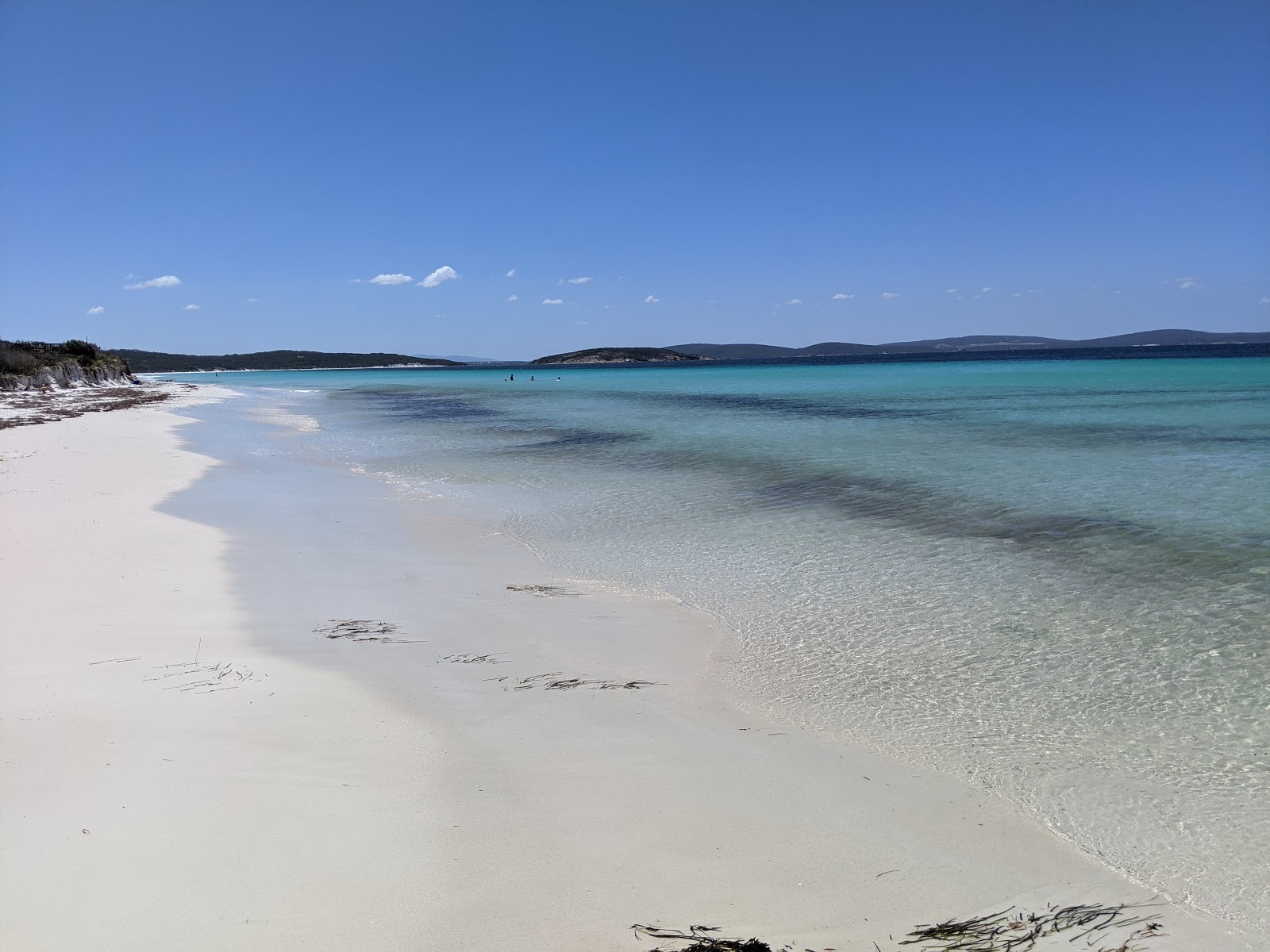 Foto de Goode Beach com areia fina e branca superfície