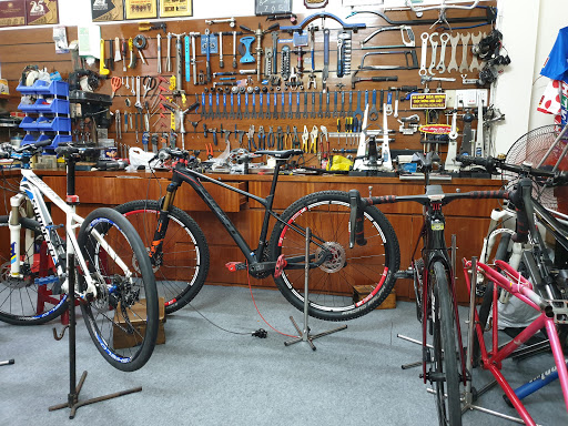Luat Cycle Center.
