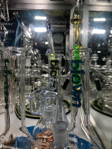 Vaporizer Store «Main Smoke Shop KC | Vape Shop», reviews and photos, 3429 Main St, Kansas City, MO 64111, USA