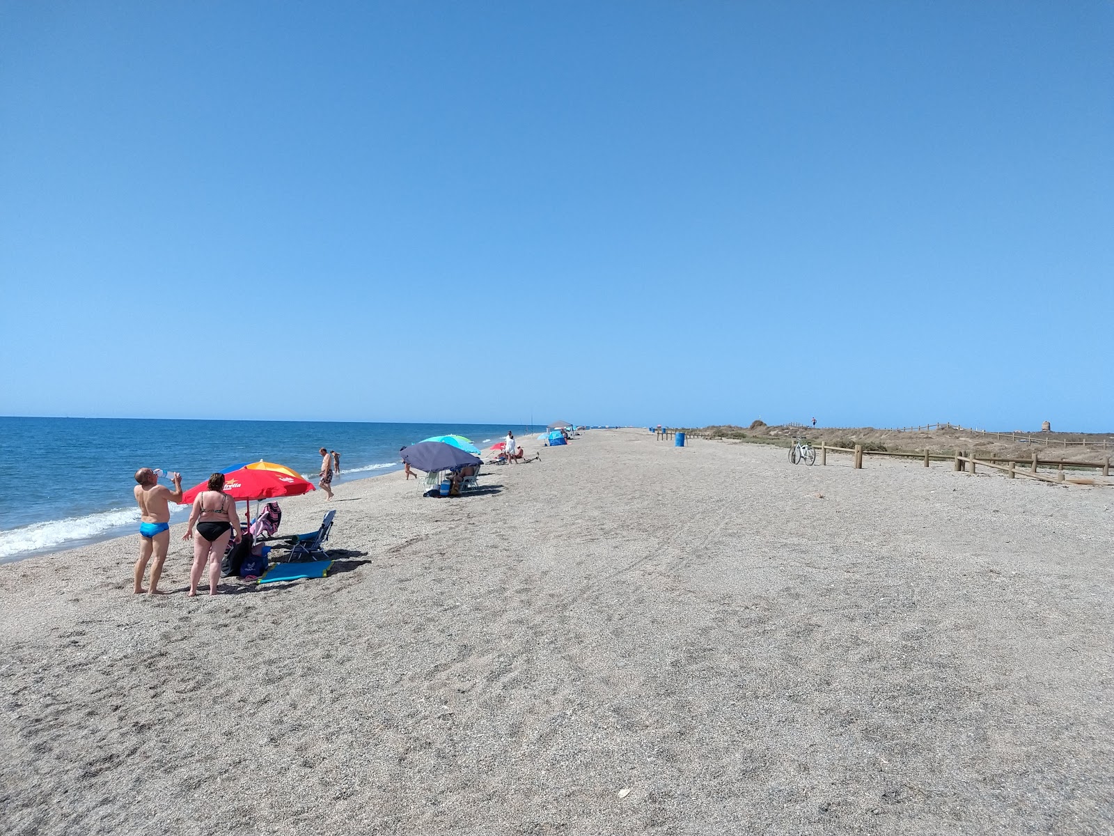 Foto di Playa de Cerrillos con una superficie del piccoli ciottoli grigi