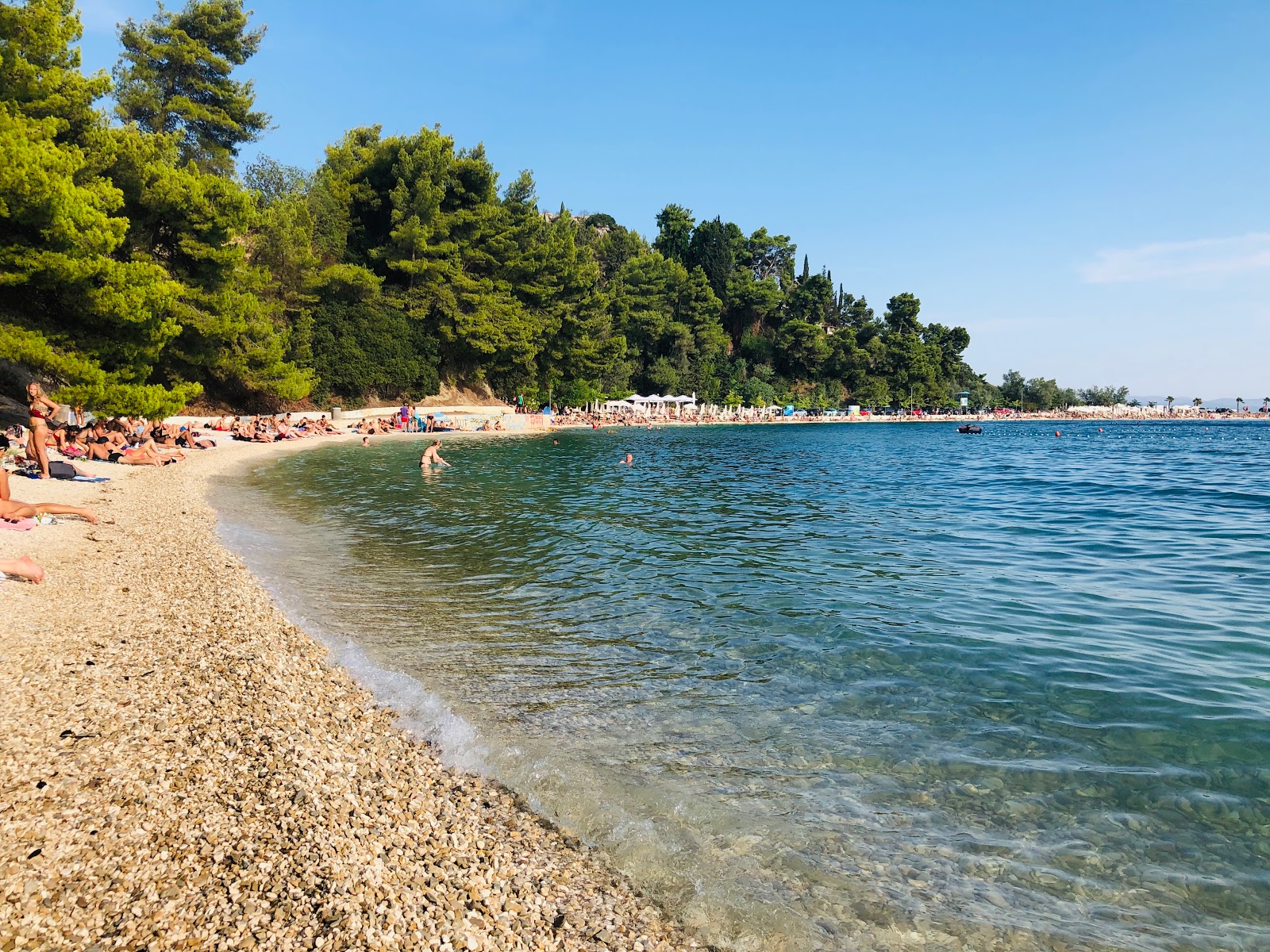 Foto av Kasjuni Beach och bosättningen